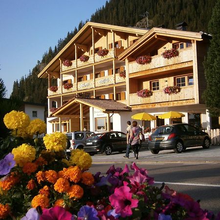 Monti Pallidi B&B Apartments Corvara In Badia Eksteriør bilde