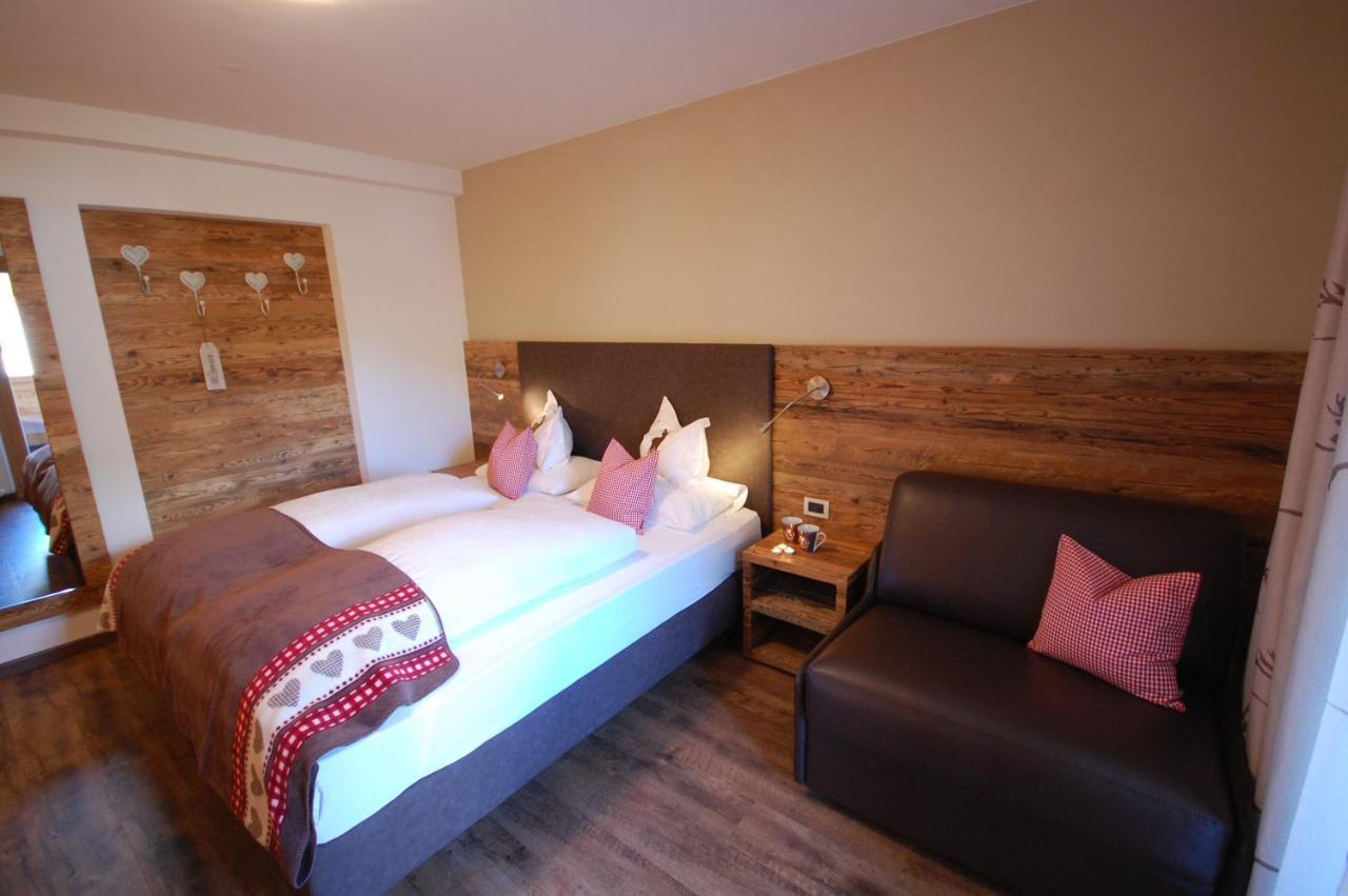 Monti Pallidi B&B Apartments Corvara In Badia Eksteriør bilde