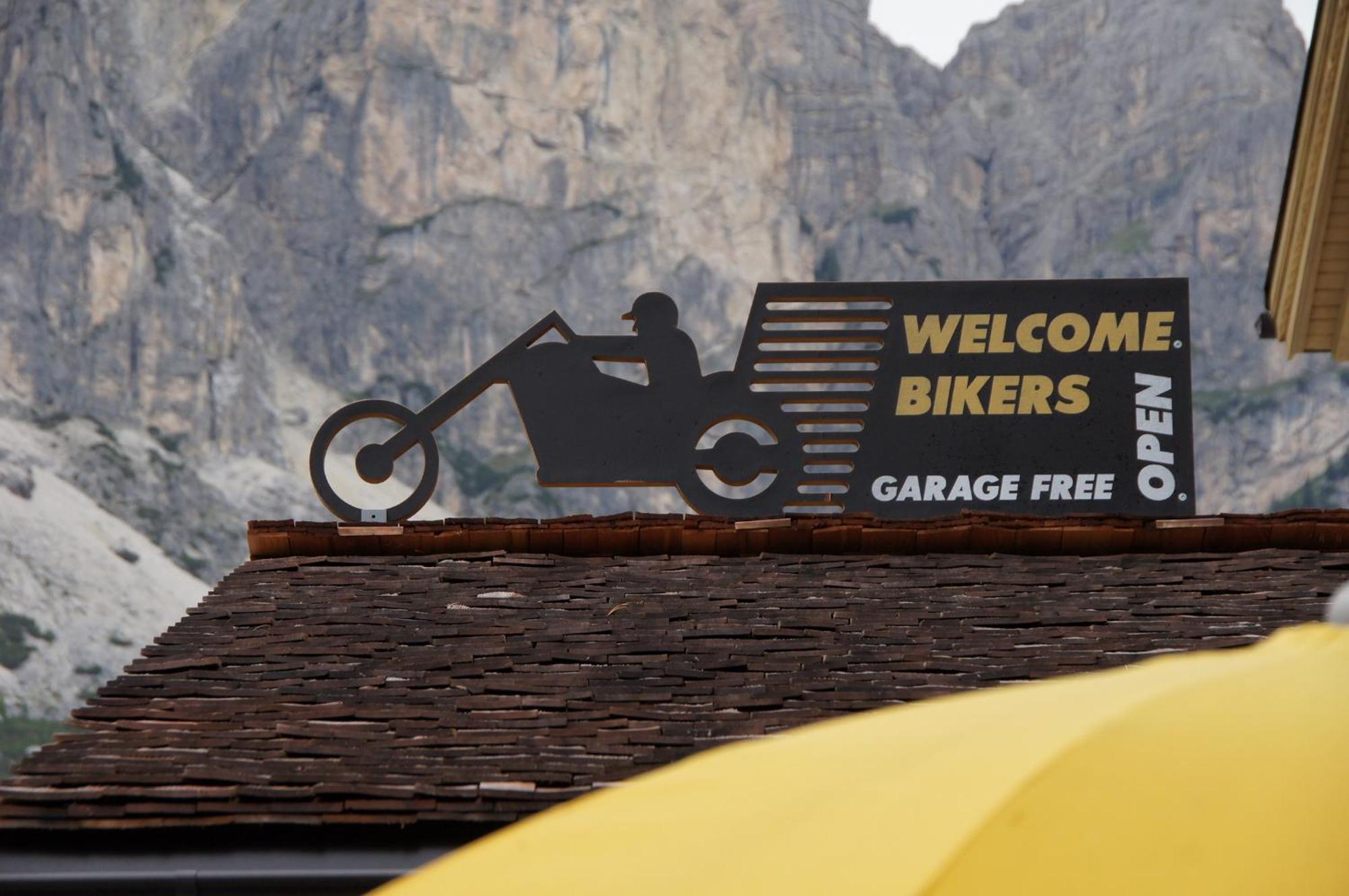 Monti Pallidi B&B Apartments Corvara In Badia Eksteriør bilde