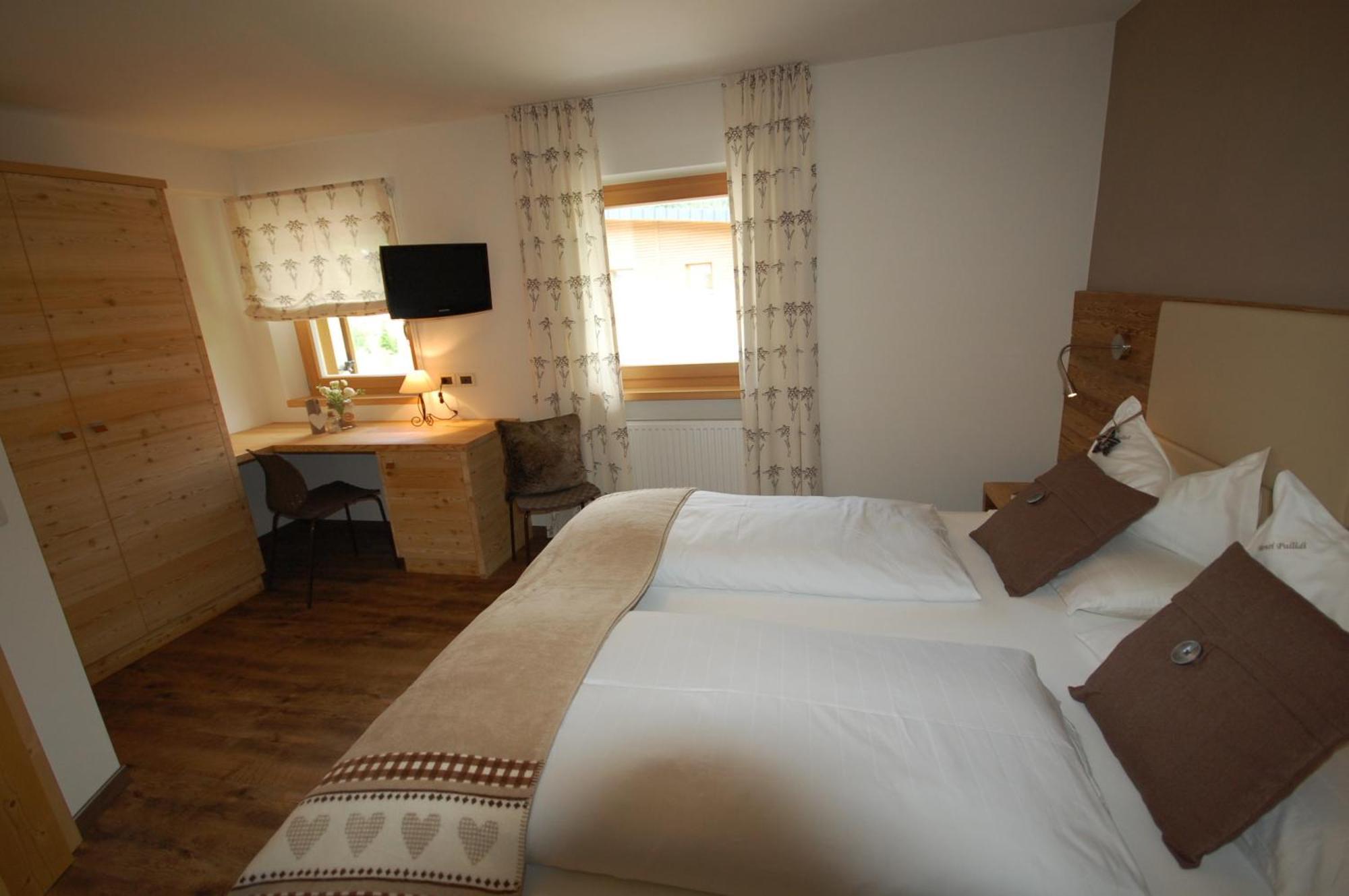 Monti Pallidi B&B Apartments Corvara In Badia Eksteriør bilde