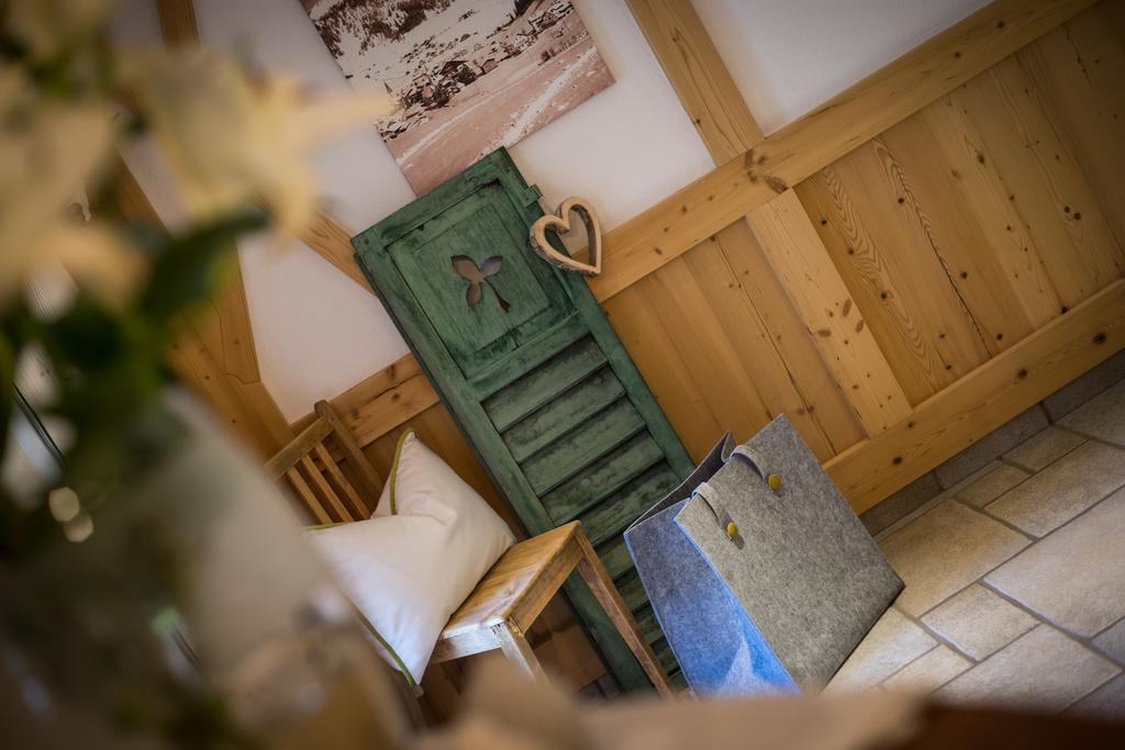 Monti Pallidi B&B Apartments Corvara In Badia Eksteriør bilde
