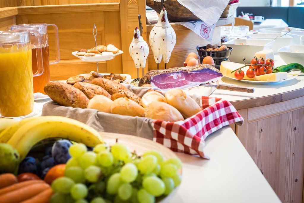 Monti Pallidi B&B Apartments Corvara In Badia Eksteriør bilde