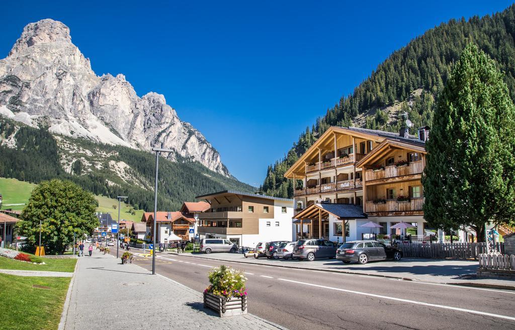 Monti Pallidi B&B Apartments Corvara In Badia Eksteriør bilde