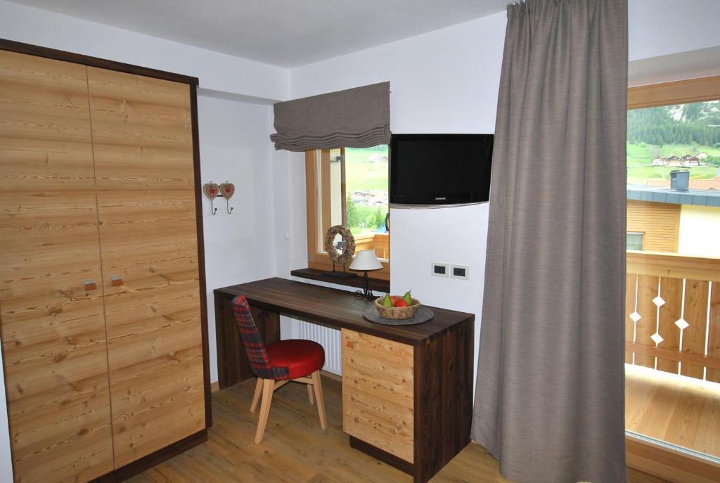 Monti Pallidi B&B Apartments Corvara In Badia Eksteriør bilde