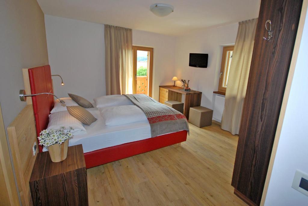 Monti Pallidi B&B Apartments Corvara In Badia Eksteriør bilde