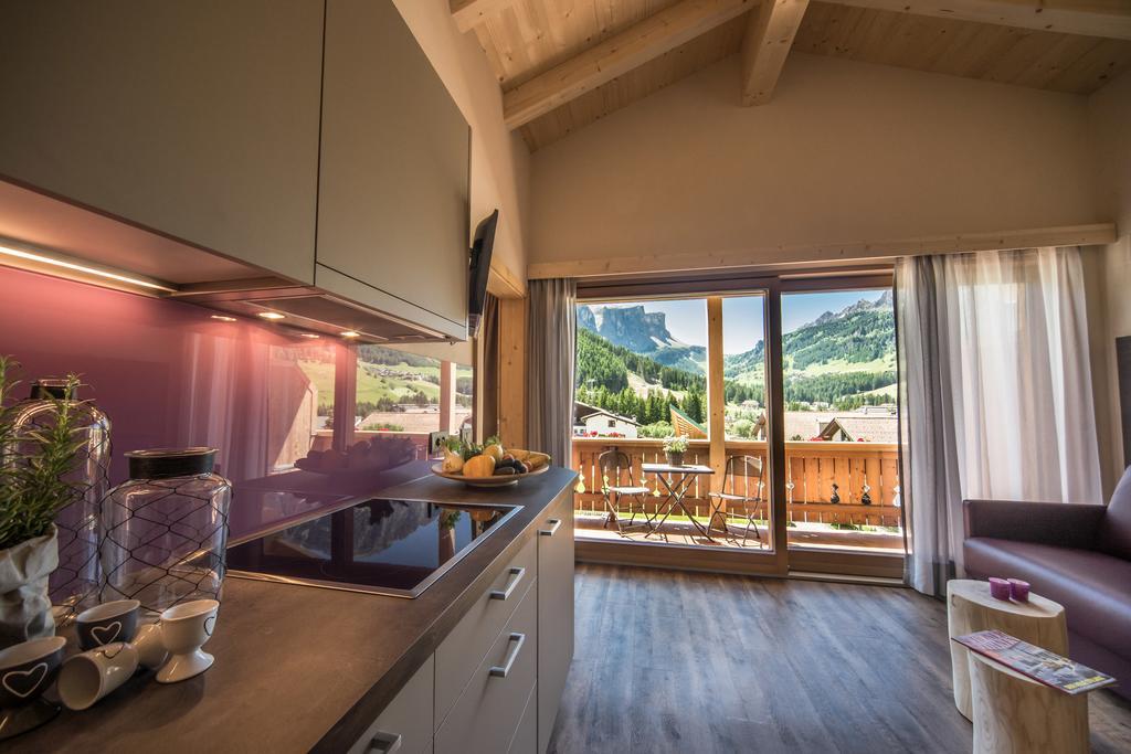 Monti Pallidi B&B Apartments Corvara In Badia Eksteriør bilde
