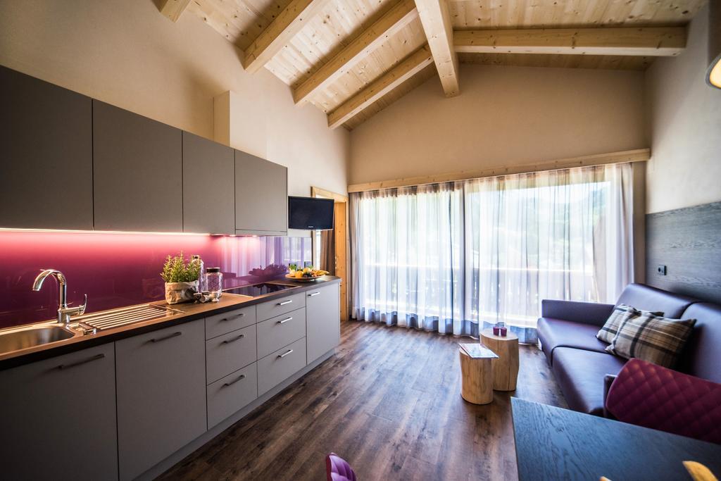 Monti Pallidi B&B Apartments Corvara In Badia Eksteriør bilde
