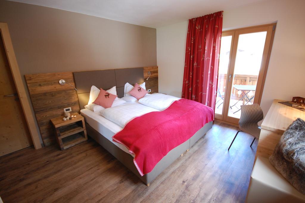 Monti Pallidi B&B Apartments Corvara In Badia Eksteriør bilde