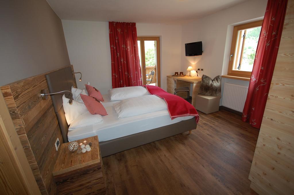 Monti Pallidi B&B Apartments Corvara In Badia Eksteriør bilde